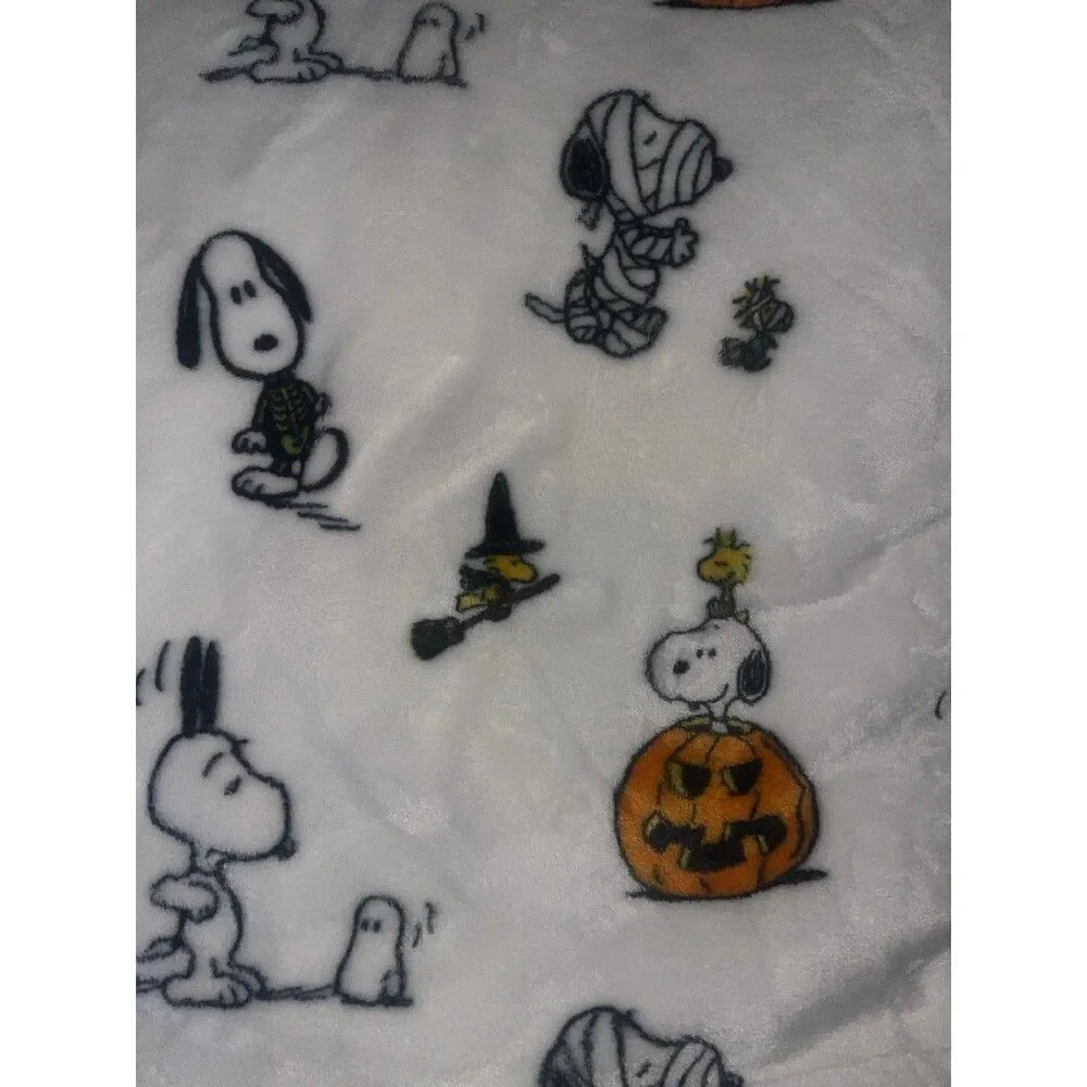 Berkshire blankets Snoopy Peanuts Halloween pumpkin Full size blanket